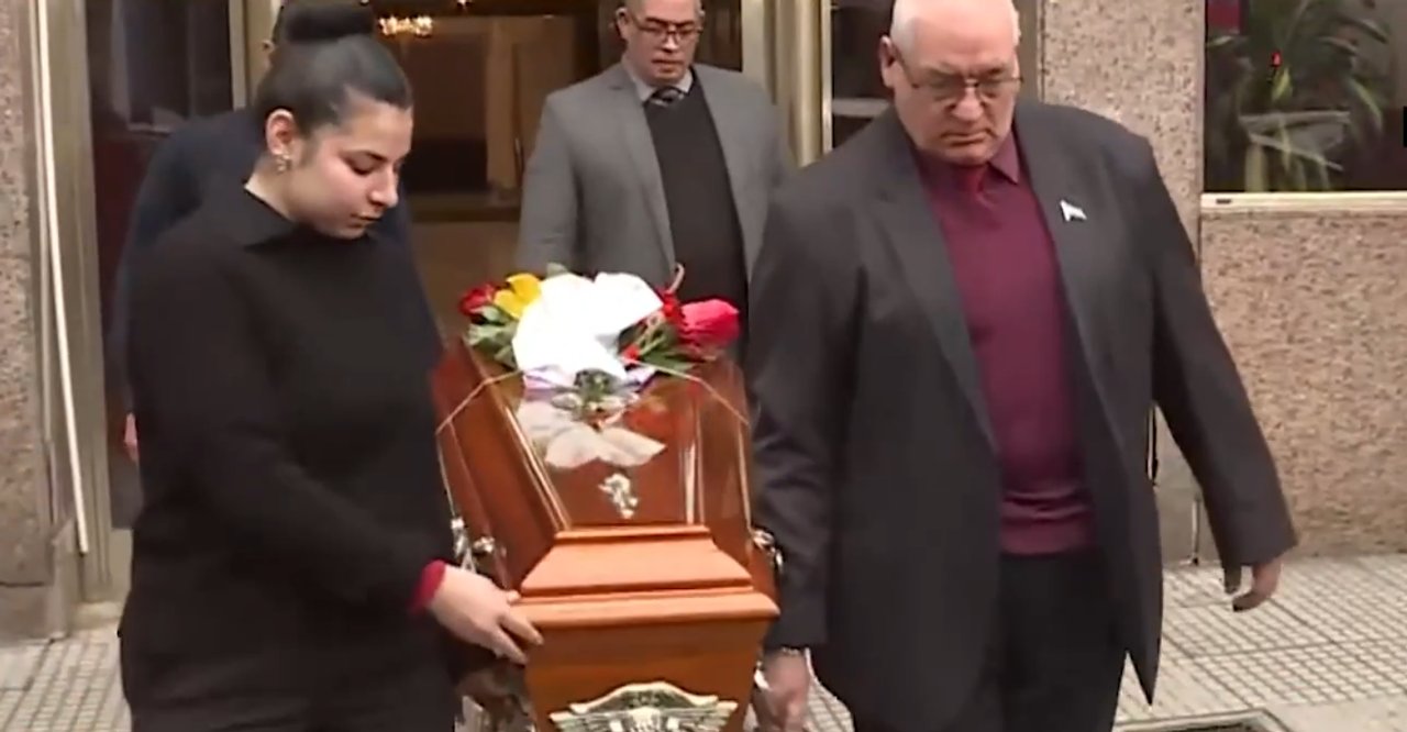 Despedida de Ernestina Pais en el cementerio de la Chacarita