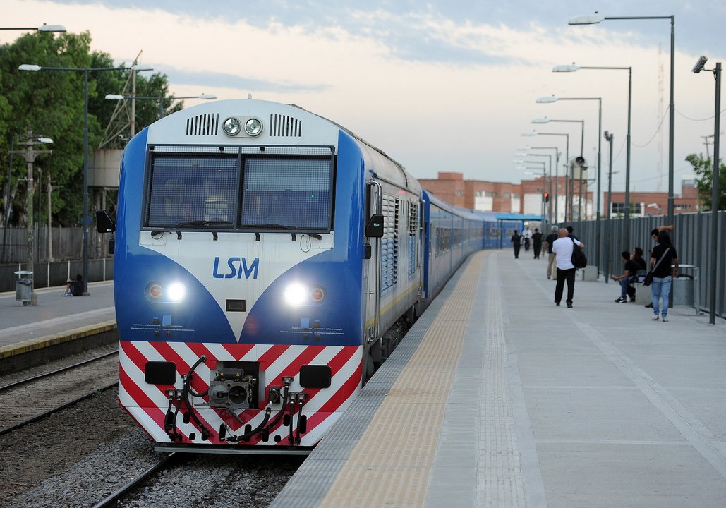 Formación de la Línea San Martín en servicio