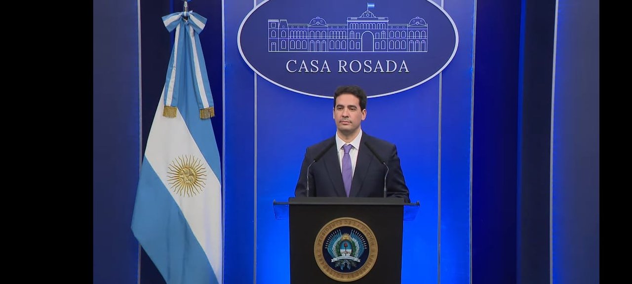 Adrián Ravier y Diego Santilli en el anuncio del nuevo Gabinete