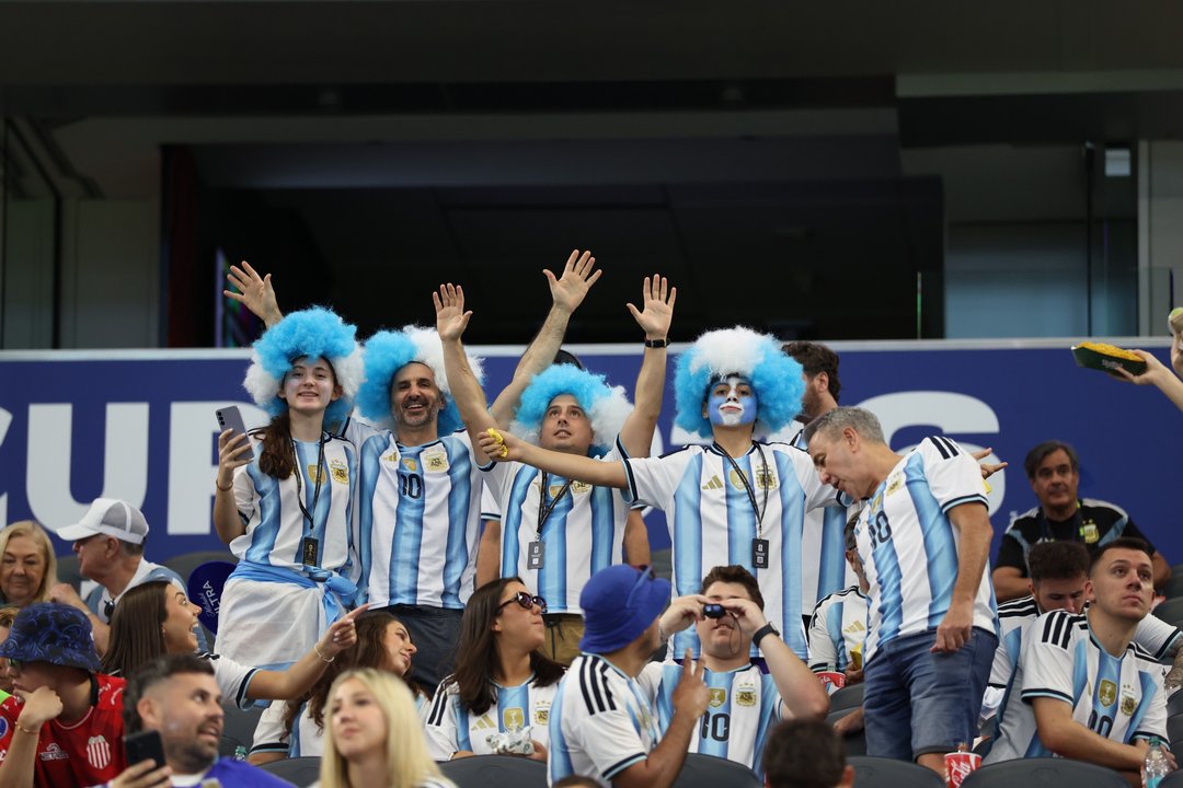 Cuatro hinchas argentinos fueron detenidos en Dallas