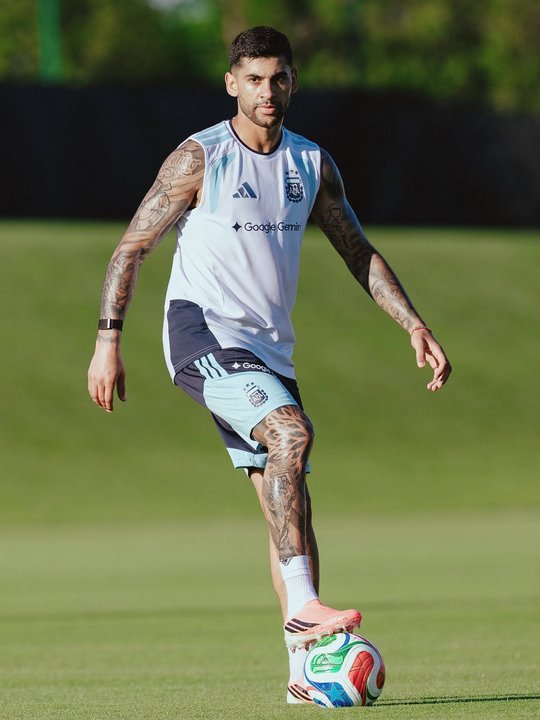 Cristian Cuti Romero se entrena a la par del plantel argentino