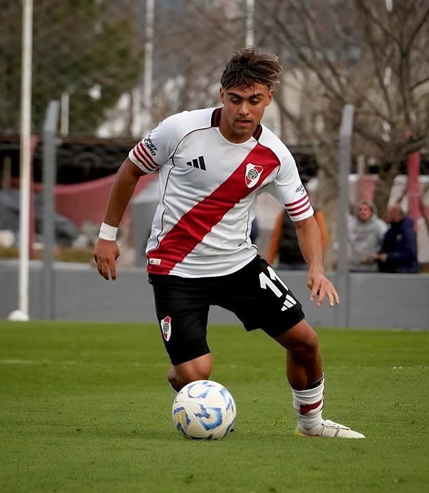 Alex Woiski viajó a España sin permiso y River buscará rescindir su contrato