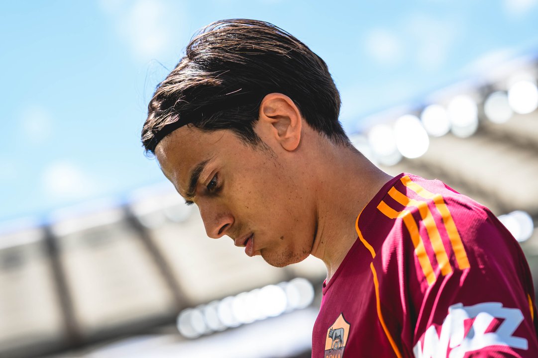 Paulo Dybala, figura de la Roma, en acción durante un partido