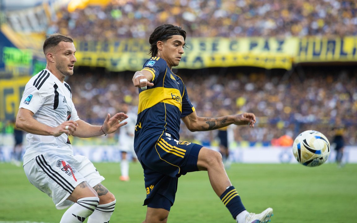 Exequiel Zeballos durante un partido con la camiseta de Boca Juniors