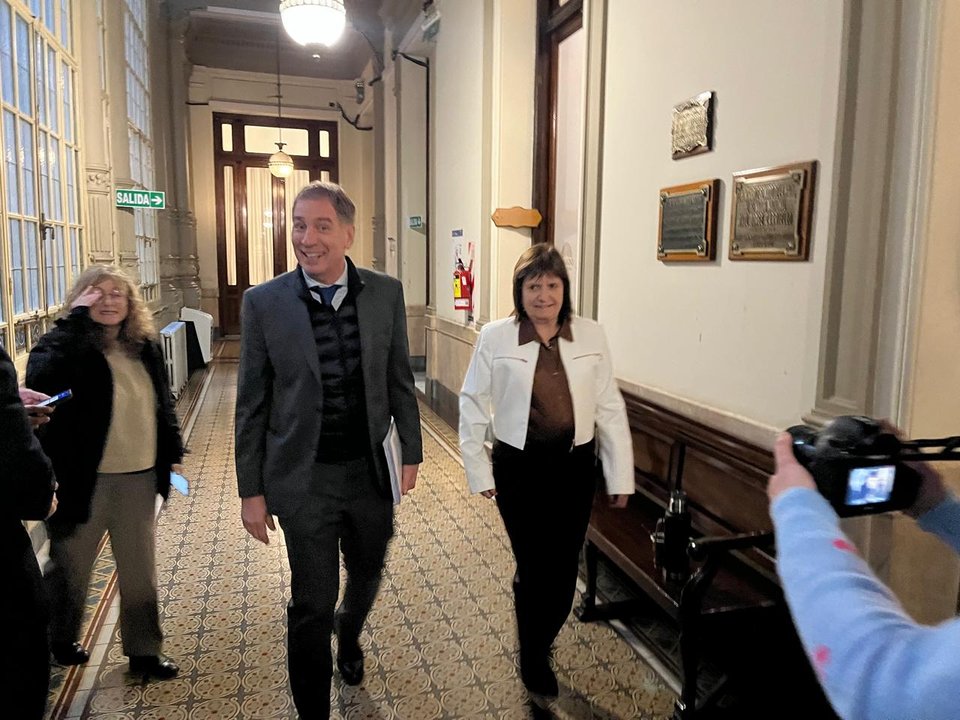 Diego Santilli ingresa al Senado para reunirse con bloques dialoguistas por la ley de zonas frías