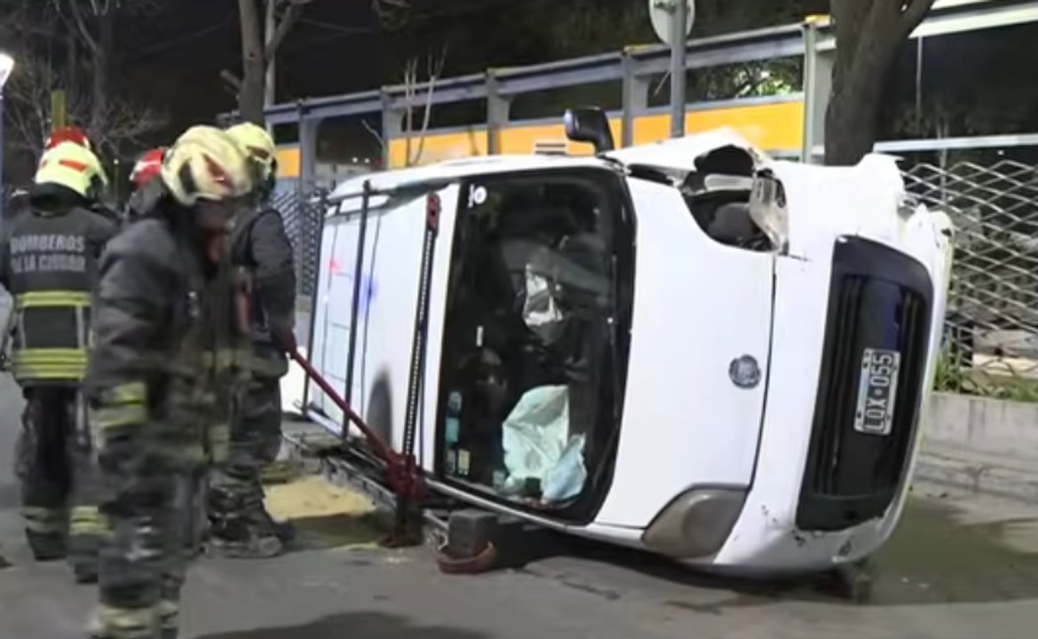 Choque y vuelco de una camioneta en Lugano