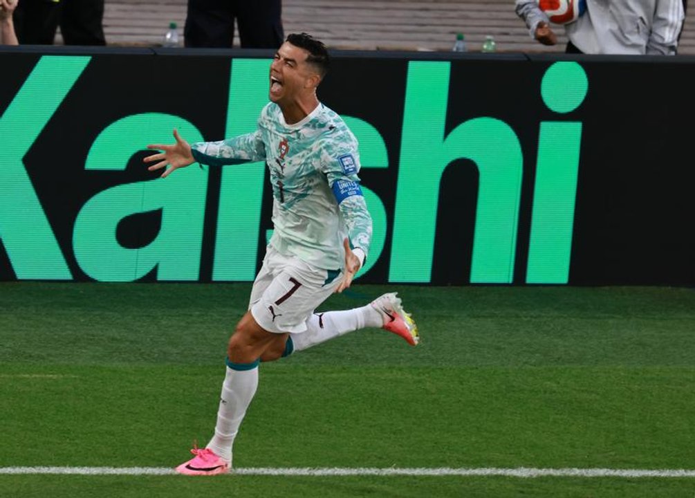 A los 41 años, Cristiano Ronaldo marcó su primer gol en una fase eliminatoria mundialista