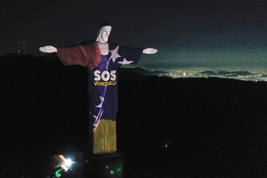 El Cristo Redentor se iluminó con la bandera venezolana por las víctimas de los sismos
