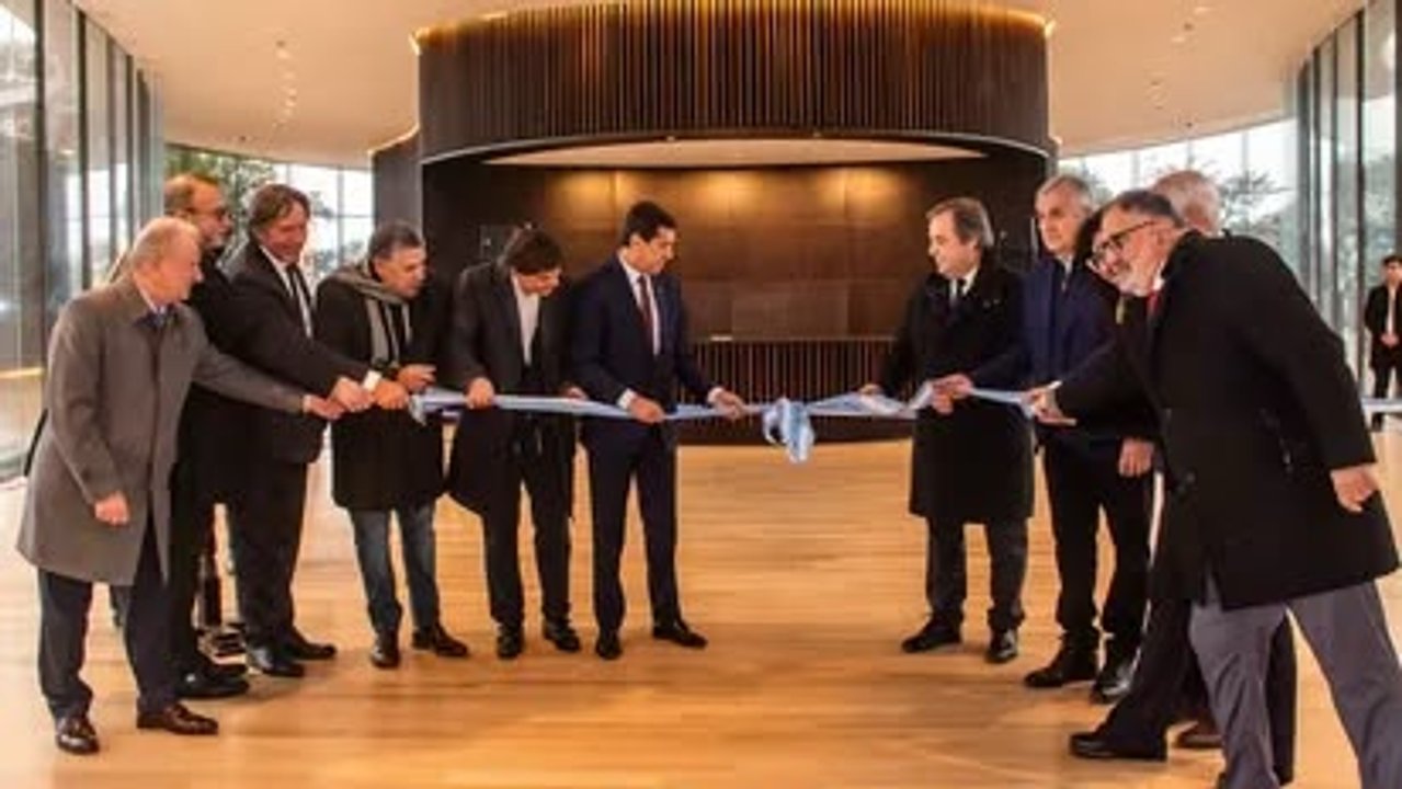 Sadir inauguró el Centro Cultural Lola Mora, la obra de César Pelli
