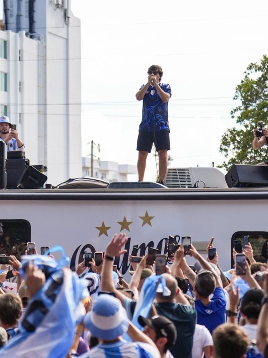 La Policía interrumpió a Ciro Martínez mientras tocaba el himno en Miami, en la previa del Mundial