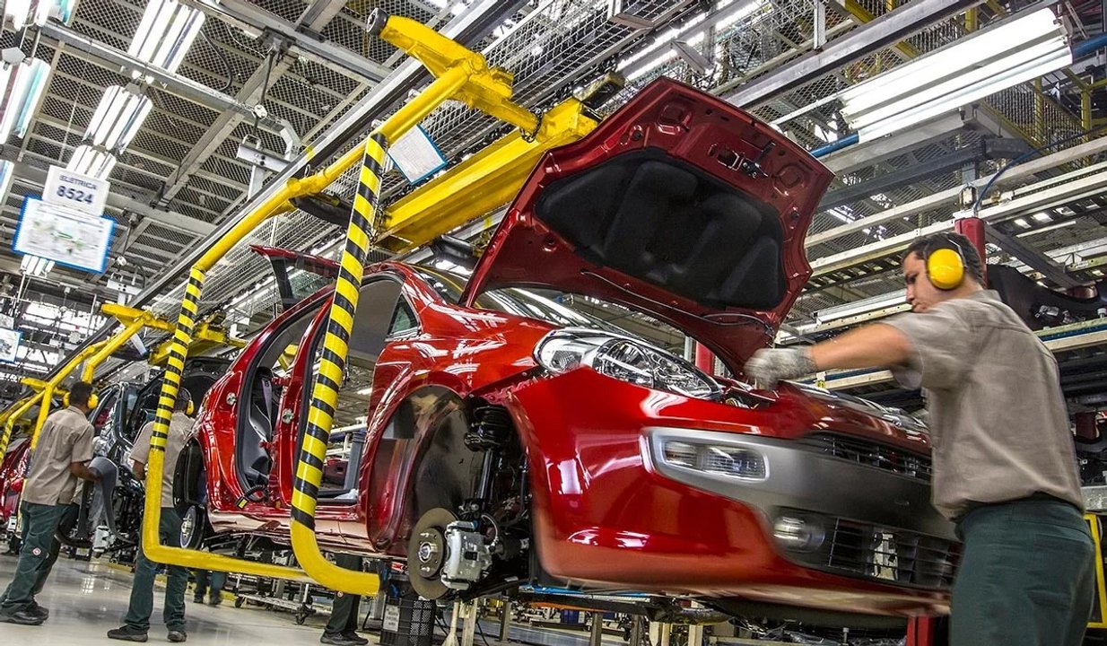 La producción de autos cayó 18,3% en el primer semestre