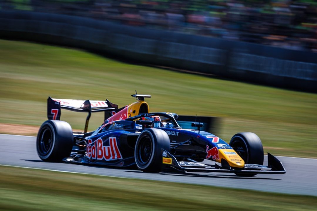 Mattia Colnaghi perdió una posición y finalizó 15.º en la Sprint del GP de Gran Bretaña de F3