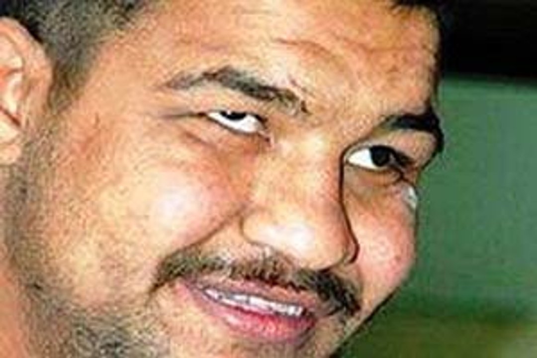 Retrato ilustrativo de un tren en Egipto y escena policial
