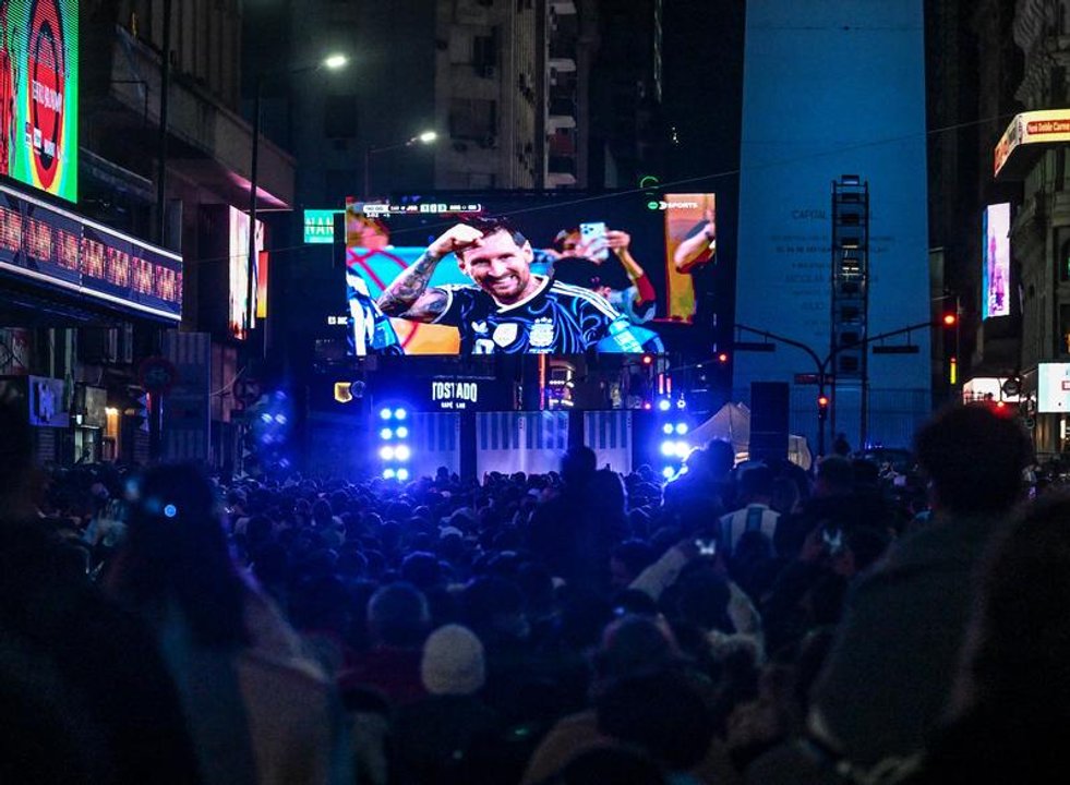 Por impulso del Mundial y el aguinaldo, las ventas minoristas volvieron a crecer después de 13 meses