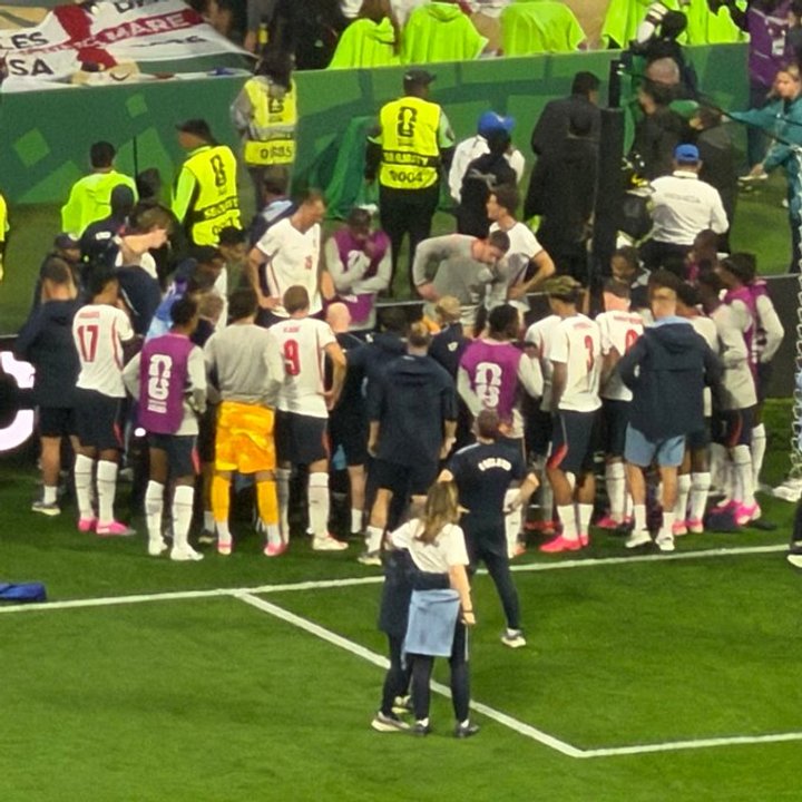Jordan Henderson accidentado en los festejos de Inglaterra en el Mundial 2026