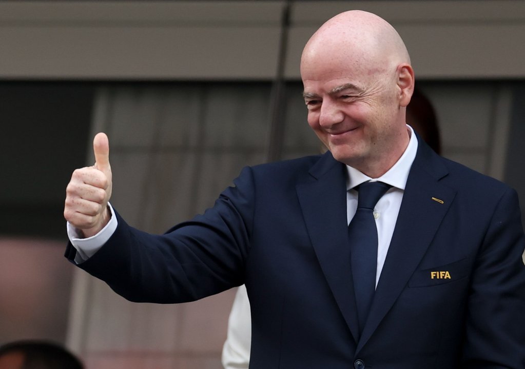 Infantino respondió las criticas por la nulidad  de la roja a Balogun y confirmó el llamado de Donal Trump