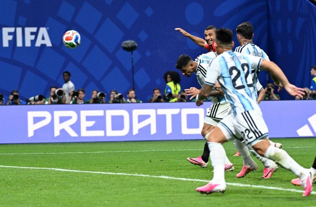 El Cuti Romero y Paredes, los más destacados en un partido de locos ante Egipto