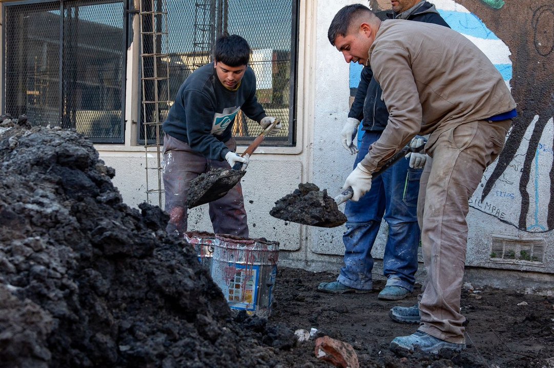 Lanús avanza con obras en escuelas públicas del distrito