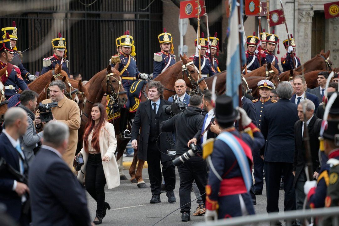 Sin Villarruel, Javier Milei participa del Tedeum  patrio escoltado por su nuevo Gabinete