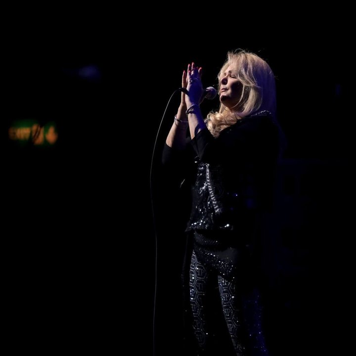 El eco de una voz eterna: "Total Eclipse of the Heart" tras la muerte de Bonnie Tyler