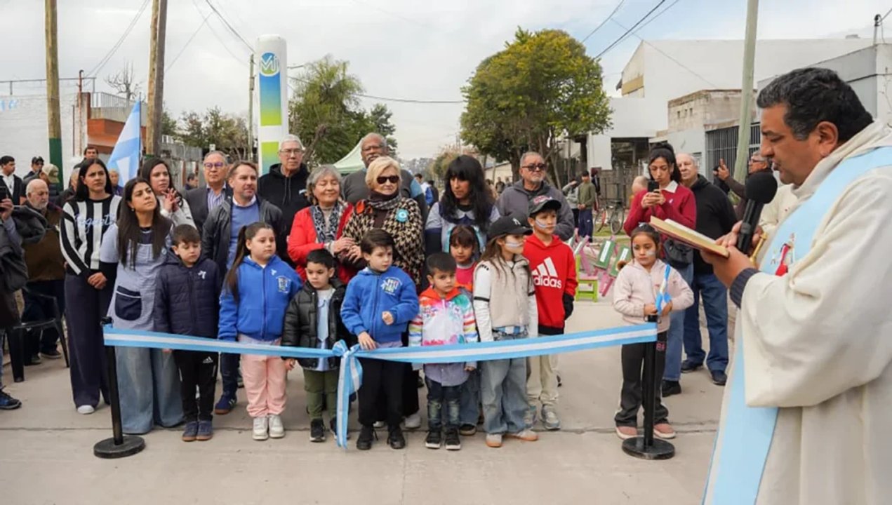 Pablo Descalzo inaugura obras de pavimento e hidráulica en Ituzaingó