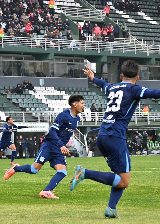 Racing campeón: le ganó la final de Reserva a River y cortó una sequía de 63 años