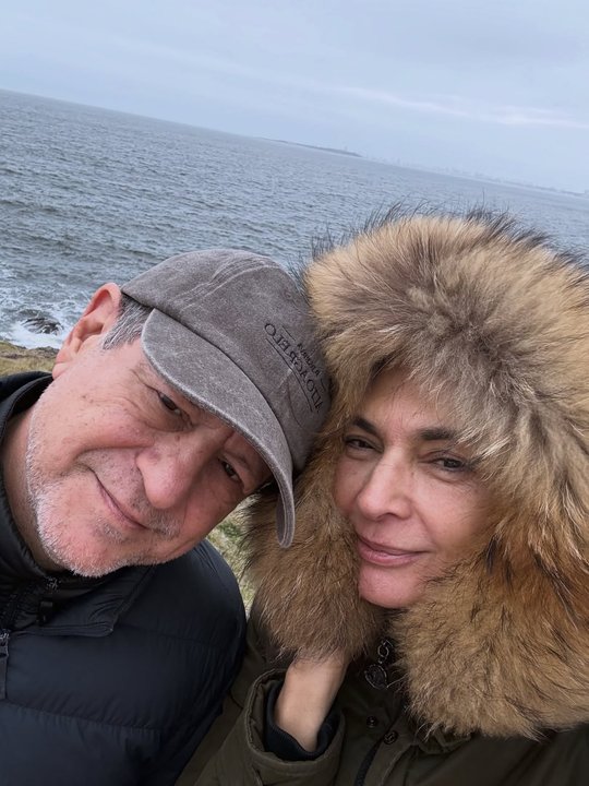 Mariana Arias compartió románticas postales con Eduardo Levy Yeyati desde Uruguay