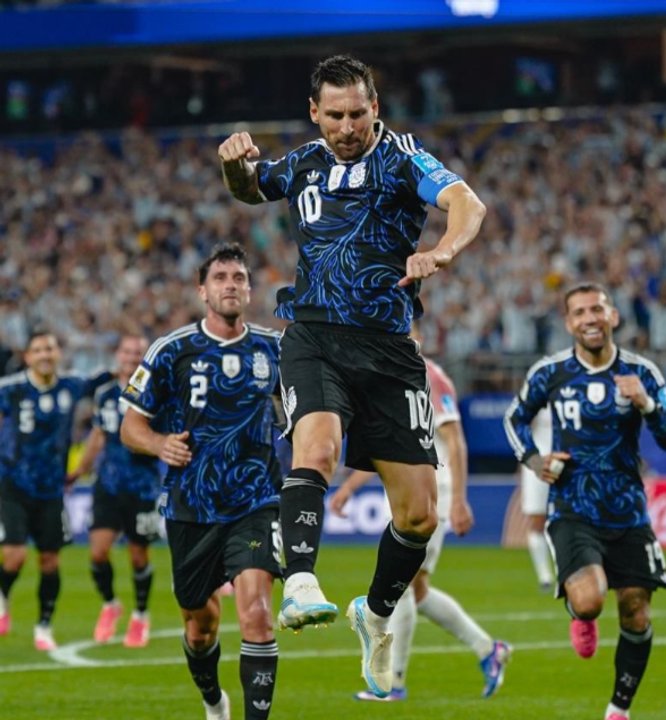 Argentina jugará con la camiseta suplente: las coincidencias en el duelo ante Inglaterra
