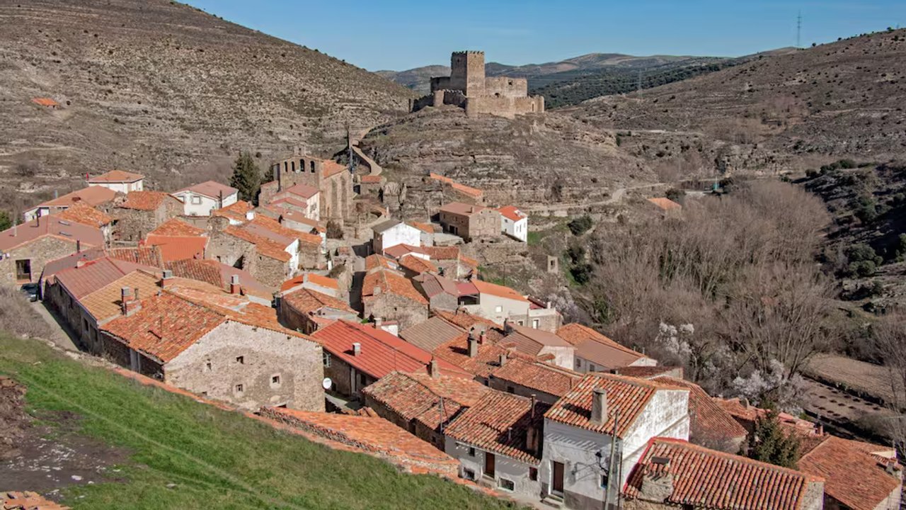Un pueblo de España busca familias para vivir gratis y ofrece trabajo estable: cómo postularse