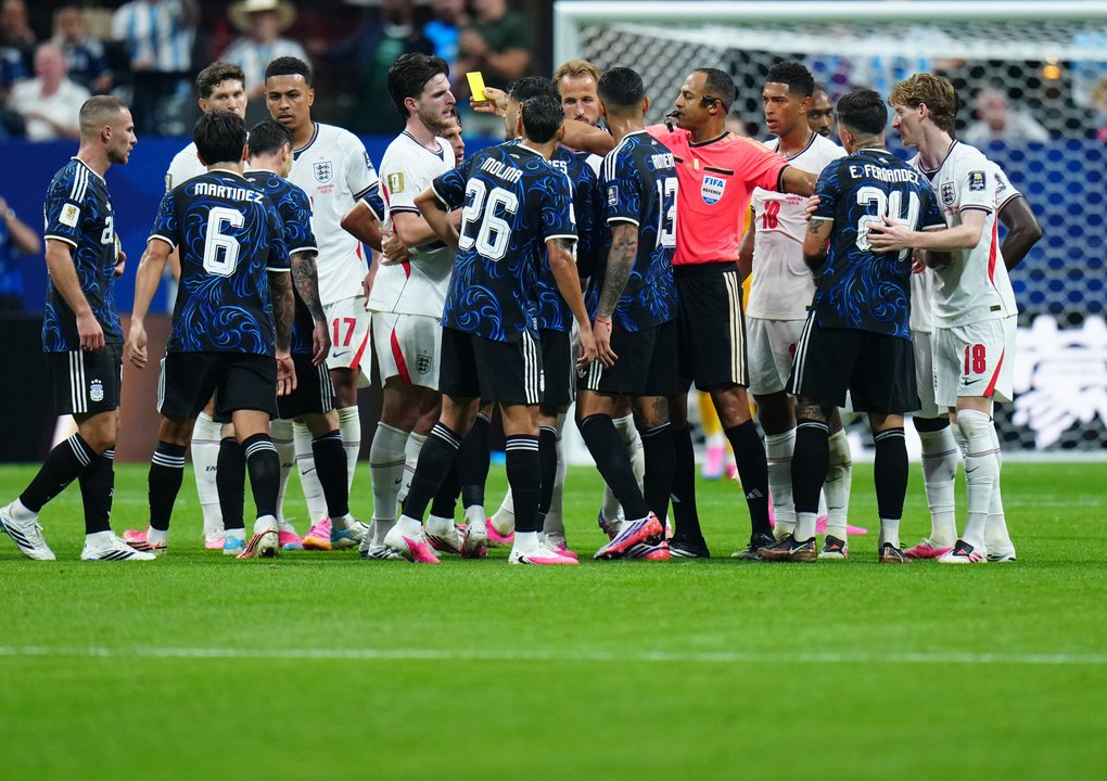 Lautaro Martínez celebra su gol de cabeza ante Inglaterra en el Mundial 2026