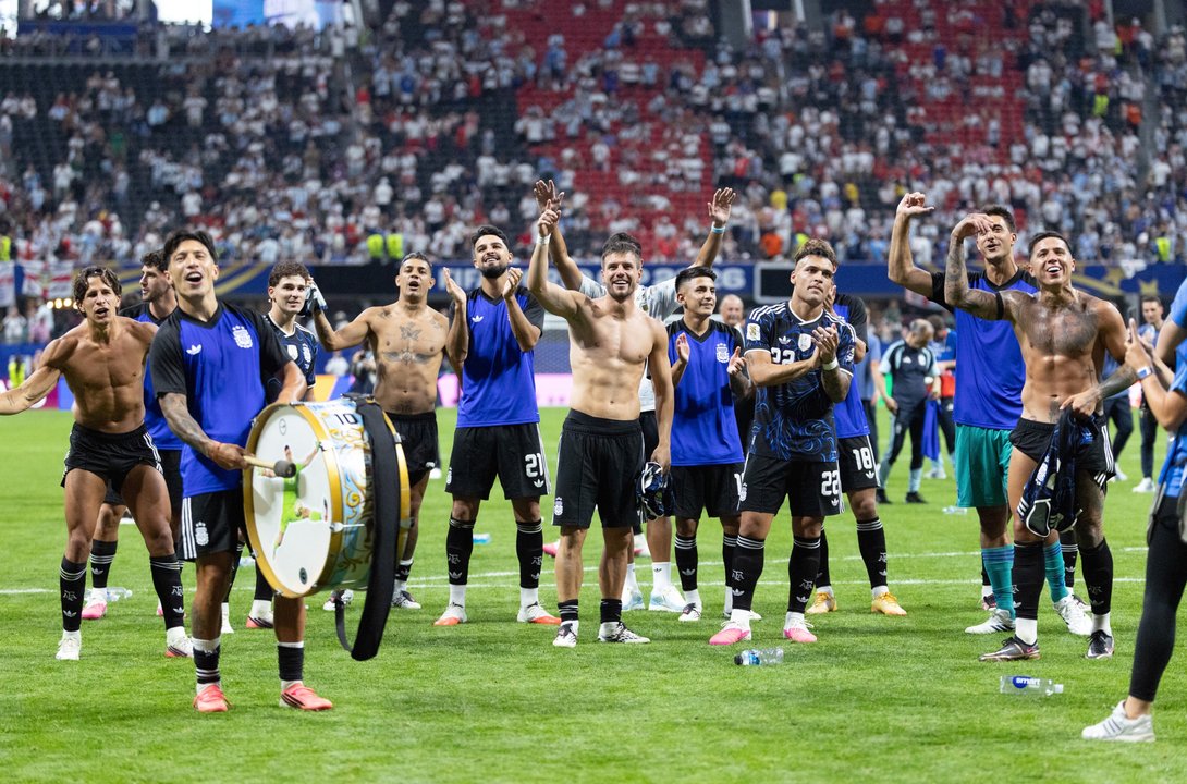La botella de Pickford que sorprendió a Messi y a todo el plantel argentino tras el triunfo ante Inglaterra