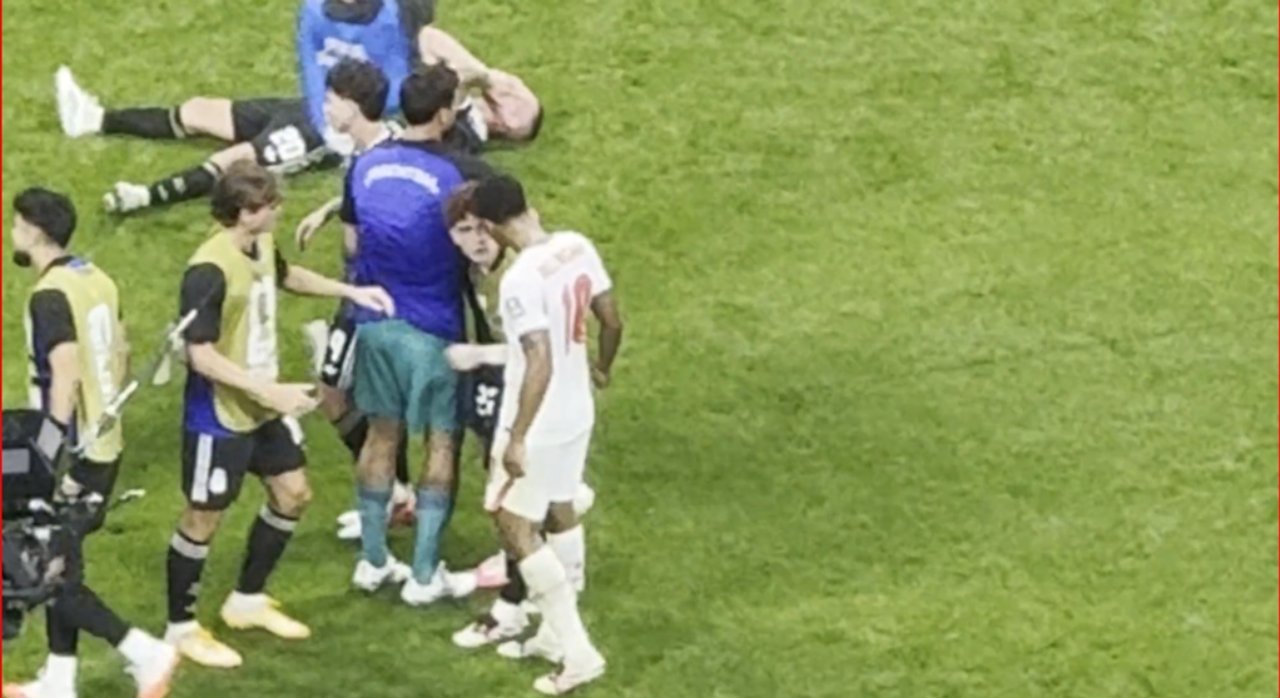 Escándalo en el Mundial: cobarde cachetazo de Bellingham al “Colo” Barco tras la eliminación de Inglaterra