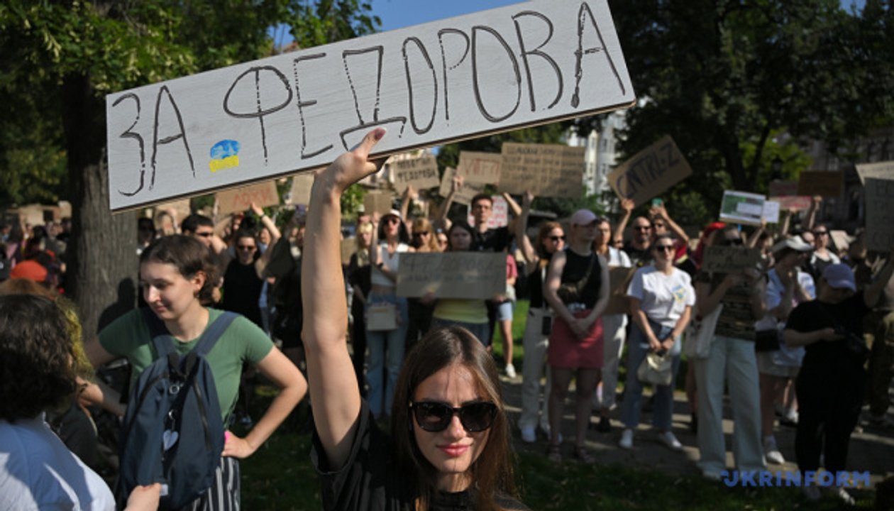 La reorganización del gobierno en Ucrania desató protestas populares