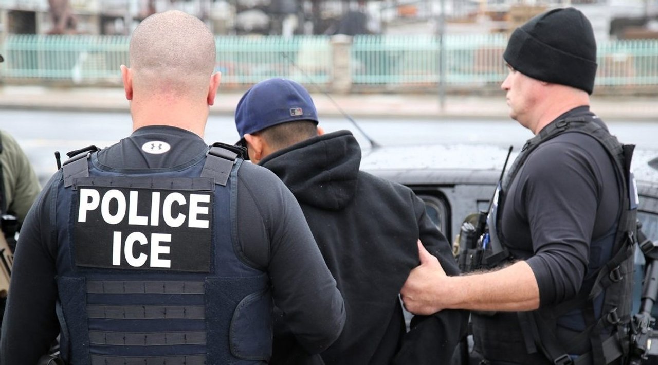 Trump y el secretario de Seguridad “están de acuerdo” en reanudar controles de tránsito de ICE