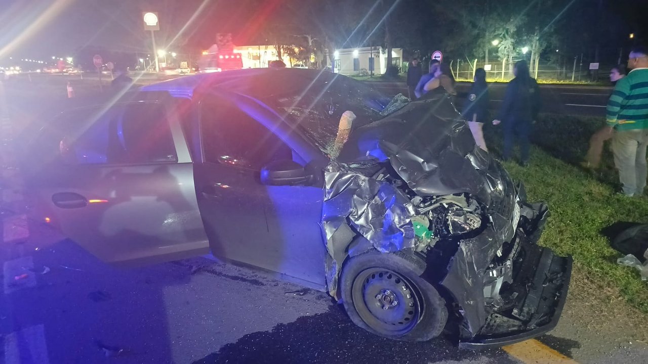 Tragedia en la Ruta 2: una niña murió tras un choque entre un auto y una camioneta