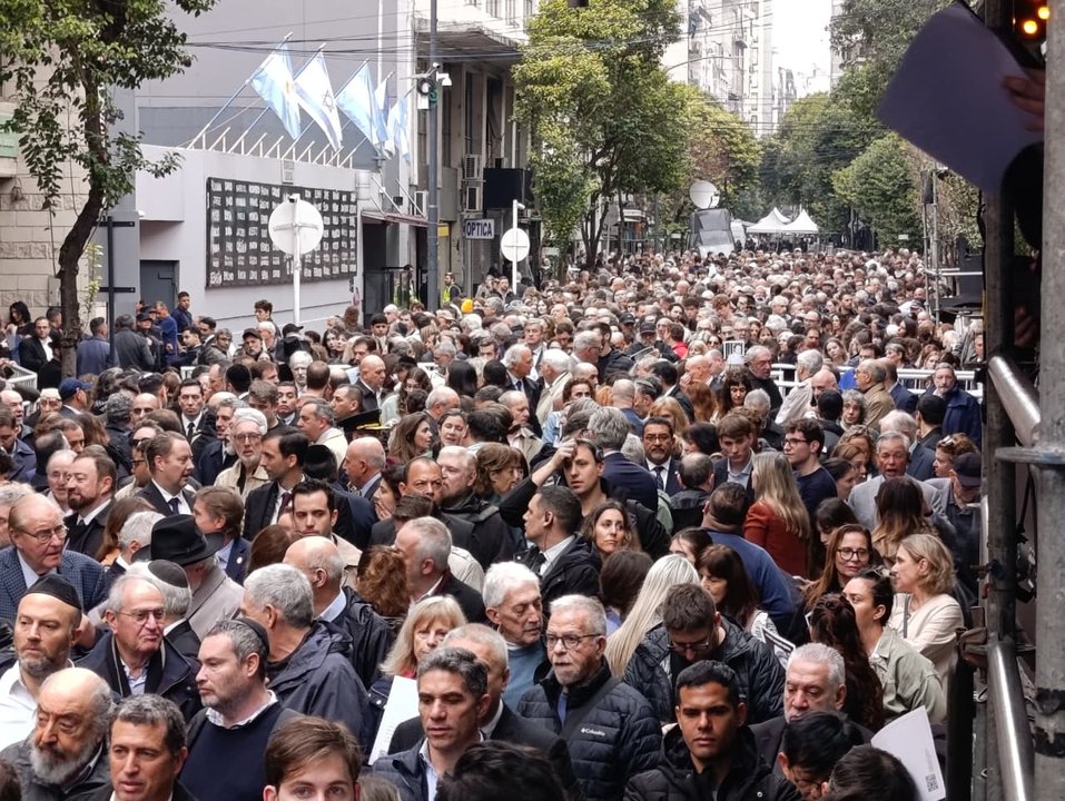 A 32 años del atentado, la AMIA recuerda a sus víctimas con la presencia del presidente Milei