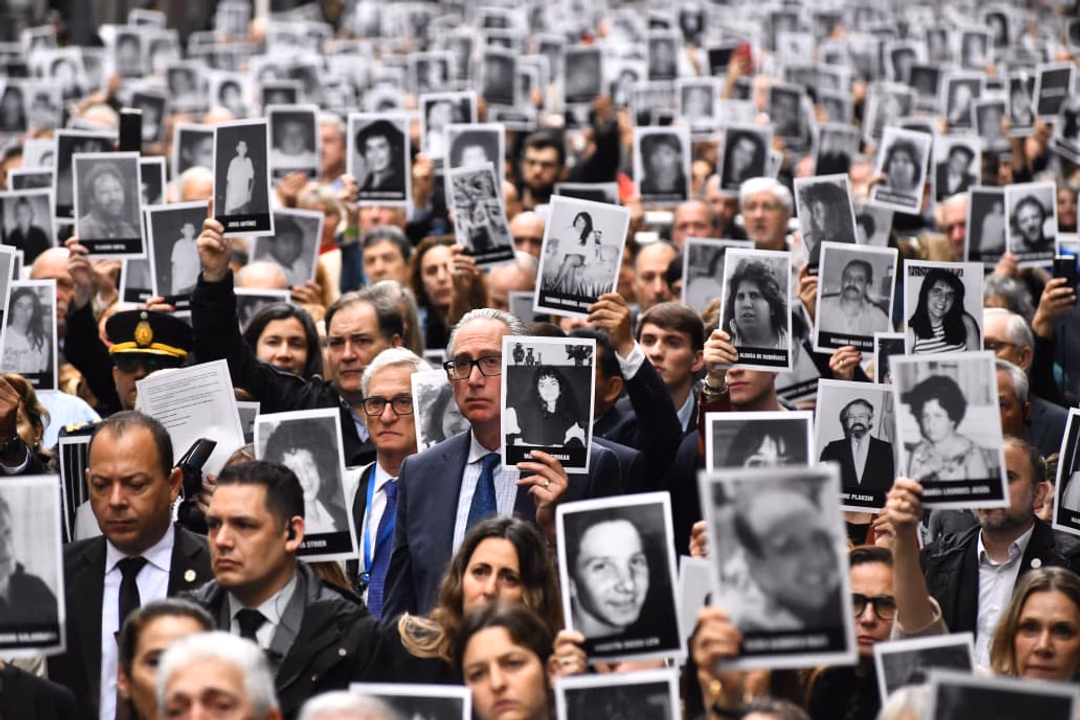 La Justicia habilitó el juicio en ausencia contra los imputados por el atentado contra la AMIA