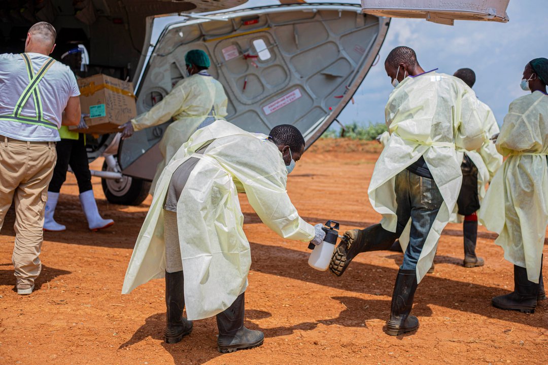 864 muertos y más de 2.000 casos confirmados por el brote de ébola en el Congo