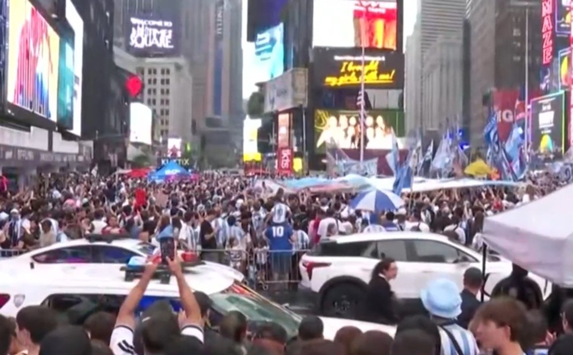 La Argentina copó Times Square con un banderazo multitudinario