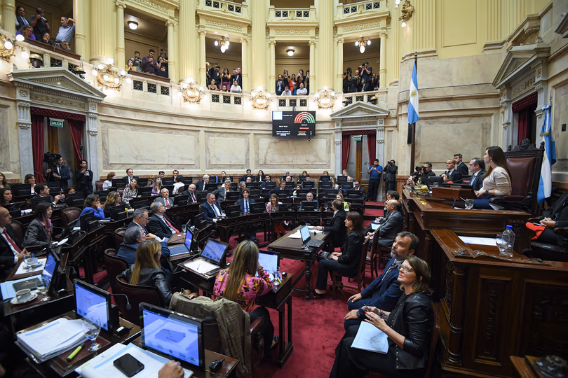 El Gobierno arranca un mes de reformas clave con protestas de docentes, estatales y organizaciones sociales