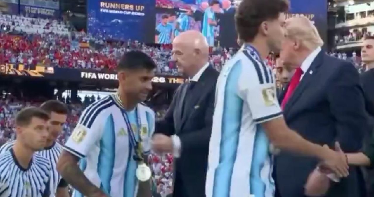 Cuti Romero y Licha Martínez no saludaron a Trump en la entrega de medallas tras la final del Mundial