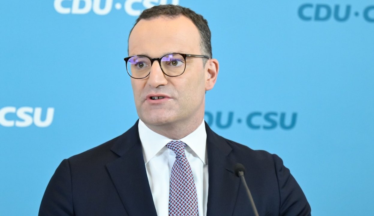 Polémica en Alemania: renunció uno de los políticos más importantes por tener un bebé por vientre de alquiler
