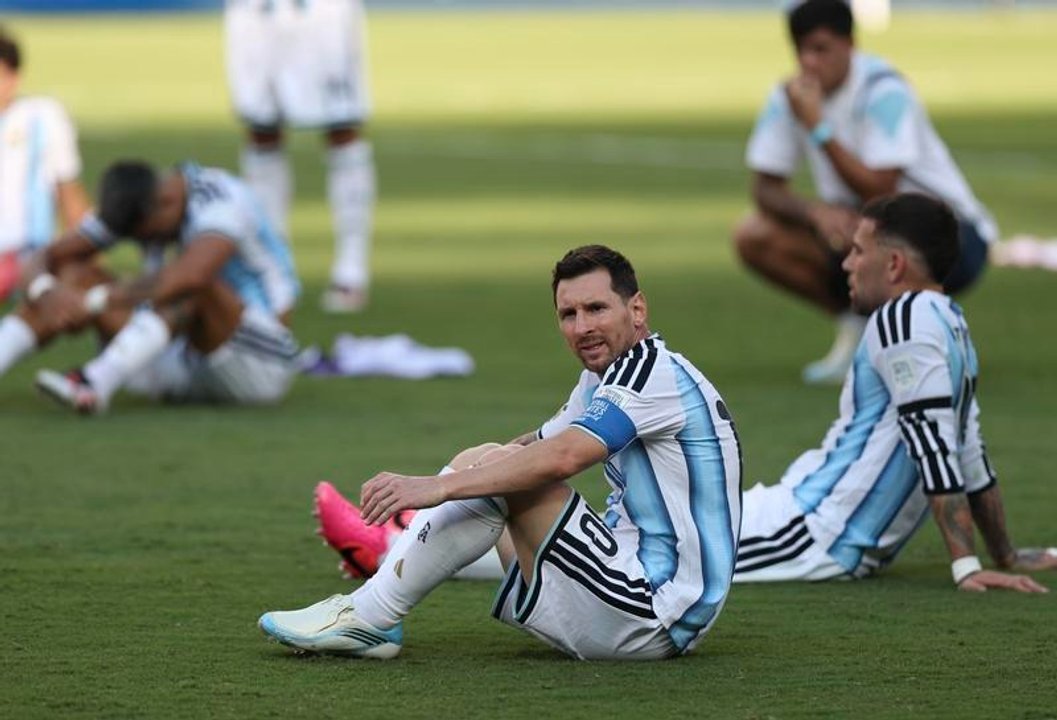 Messi plantea dudas sobre su futuro en el fútbol tras la muerte de su padre