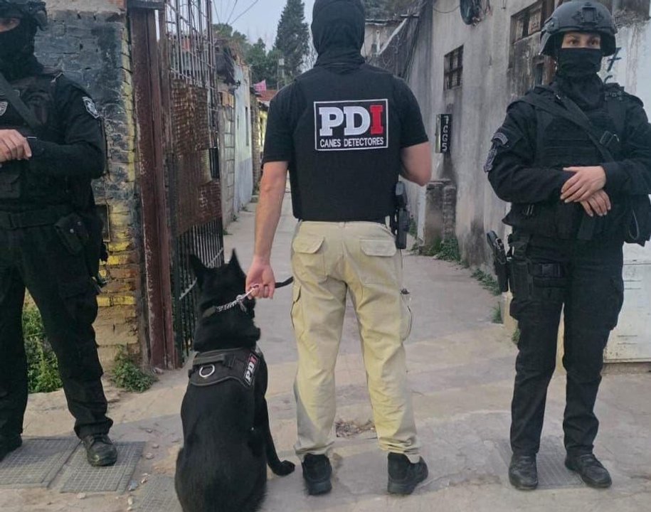 Policías encubiertos desbaratan banda narco en Rosario durante operativo sorpresa