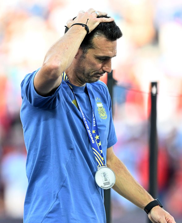 Scaloni se pronuncia sobre la bandera de Malvinas: 'No nos dijeron nada'