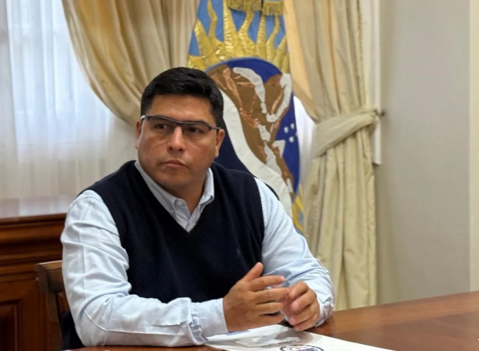 Santa Cruz: El oficialismo de Vidal pide poderes sin precisar cuántas viviendas hará