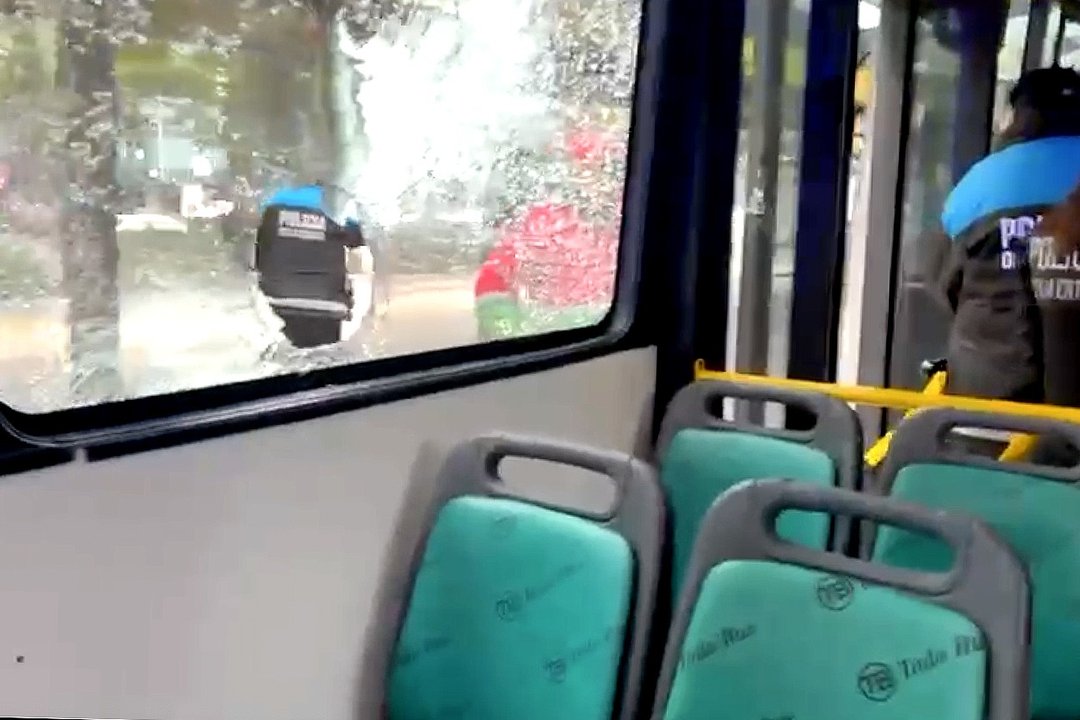 Internación voluntaria para el hombre que hirió a dos pasajeros de un colectivo