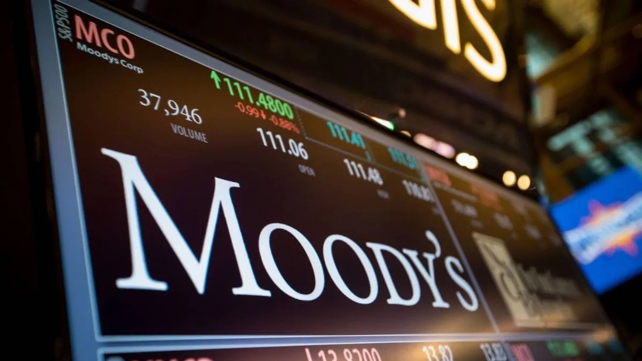 La agencia Moody’s mejoró la calificación de la Argentina