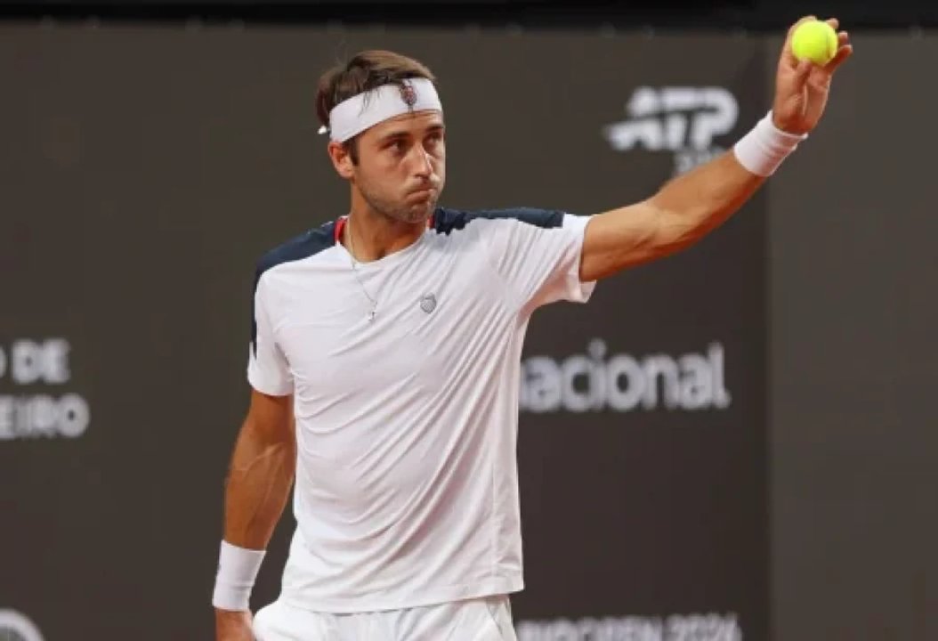 Gran jornada para los argentinos en el ATP 250 de Kitzbühel: triunfos de Etcheverry, Báez y Navone