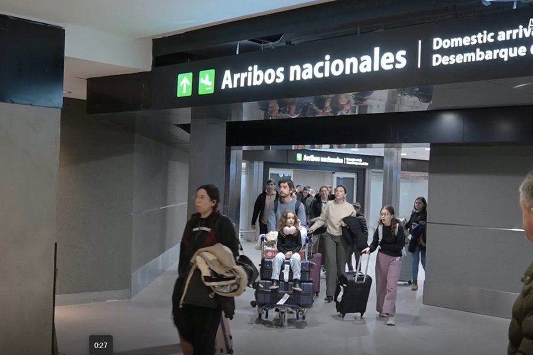 Zona renovada de arribos nacionales en el Aeropuerto de Ezeiza